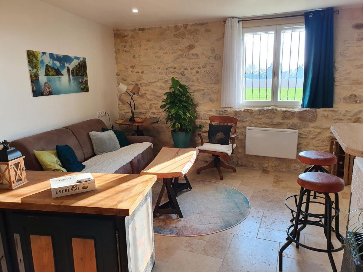 Maison Au Calme En Campagne Climatisee Caderousse 外观 照片