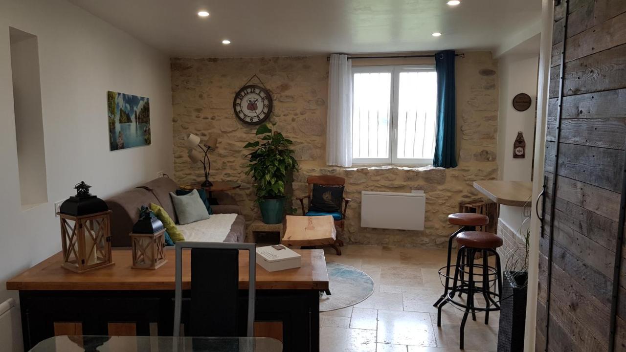 Maison Au Calme En Campagne Climatisee Caderousse 外观 照片